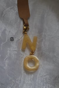 Image 3 of statement schlüsselanhänger