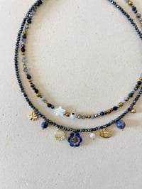 Image 4 of Collier PEONIE // Bleu Sodalite 