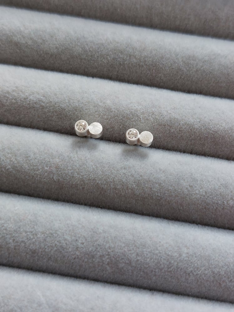 Image of Duo Earstuds with diamonds