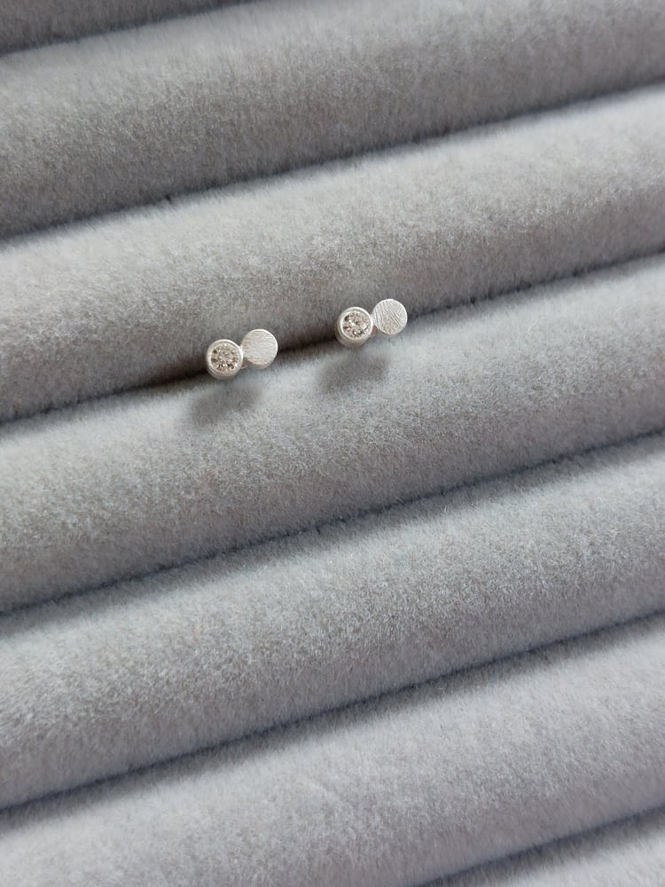 Image of Duo Earstuds with diamonds
