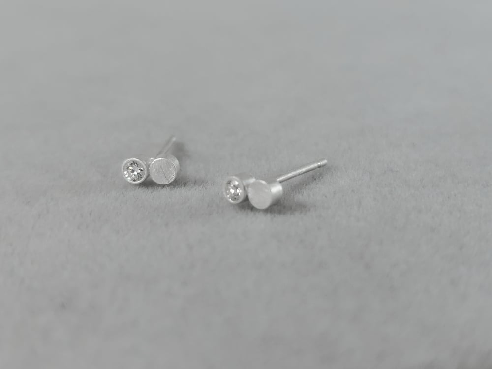 Image of Duo Earstuds with diamonds