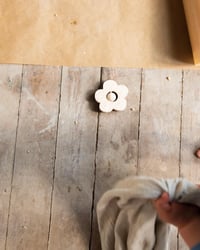 Image 1 of Hochet marguerite KMR Childwood - Jouet d’éveil en bois naturel