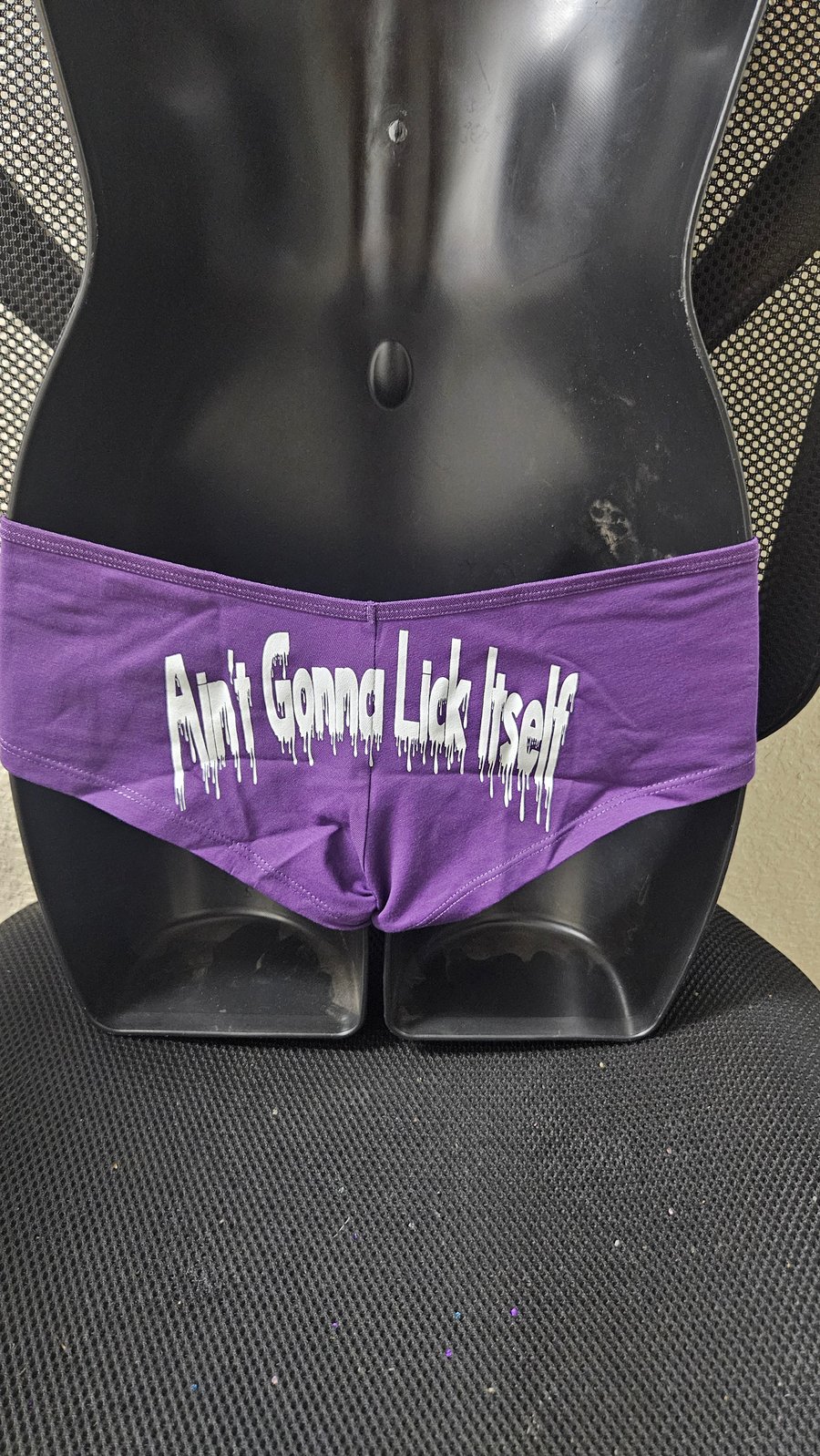 Image of LSP: AIN'T GONNA LICK ITSELF 