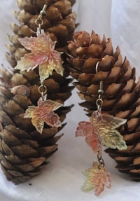 Image 1 of (glow in the dark) ahornblatt ohrringe