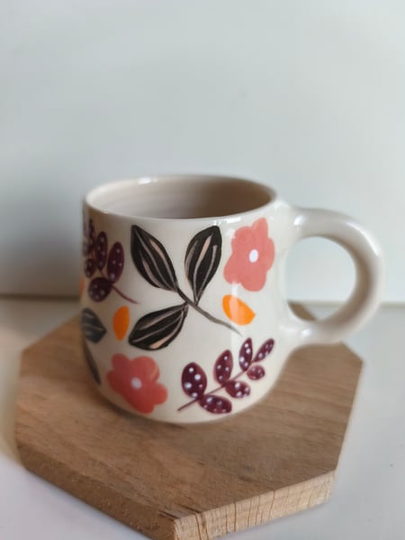 Image of Petite  tasse anse fleur bordeau rose