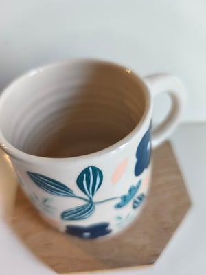 Image of   tasse anse fleur bleue