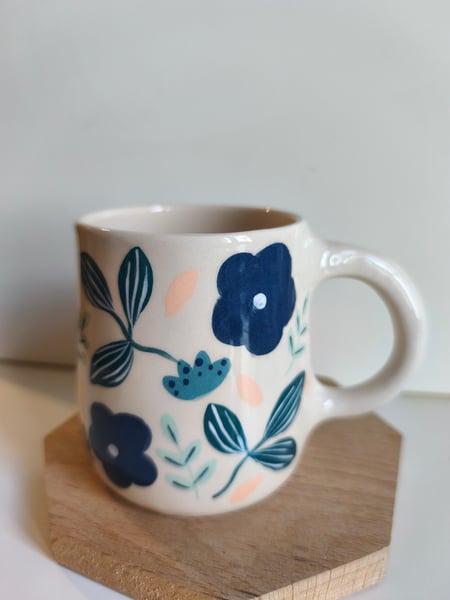 Image of   tasse anse fleur bleue