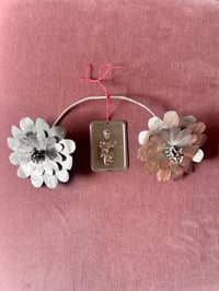 Image 1 of Silver Flower with Tamate : Baby
