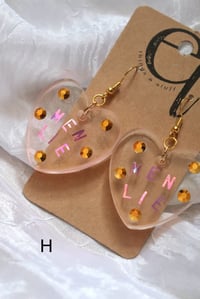 Image 7 of (holografisch/glow in the dark) statement herz ohrringe 