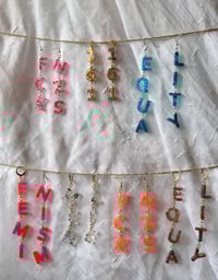 Image 1 of (glow in the dark) statement buchstabenohrringe