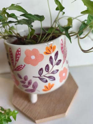 Image of  Pot trépied fleur rose violine