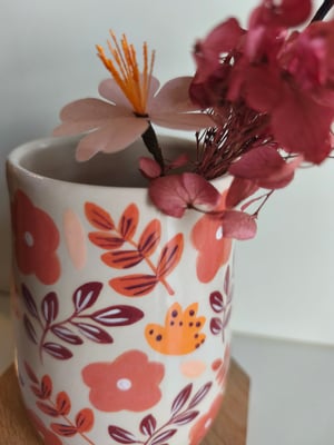 Image of vase feuillage orange rose