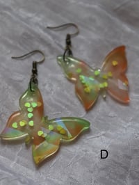 Image 4 of (holografisch/glow in the dark) schmetterling ohrringe