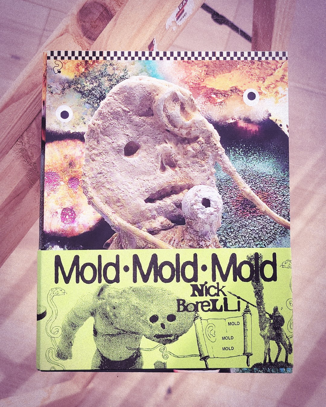 Mold Mold Mold | Maison Nébuleuse