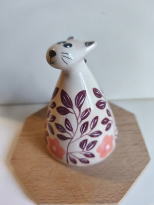 Image of Chat clochette feuillage automne 