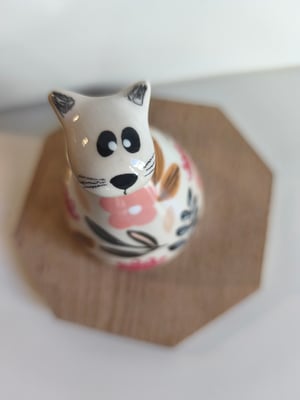 Image of  Chat clochette fleur rose
