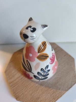 Image of  Chat clochette fleur rose