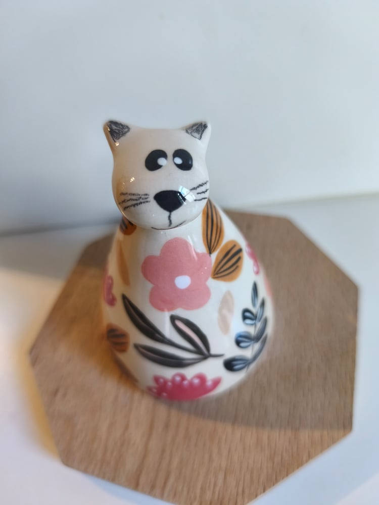 Image of  Chat clochette fleur rose