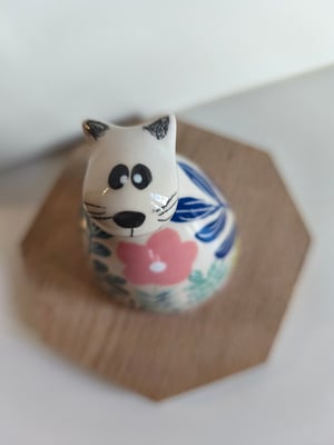 Image of Chat clochette fleur rose bleu