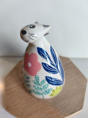 Image of Chat clochette fleur rose bleu