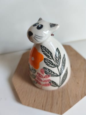 Image of  Chat clochette fleur orange 