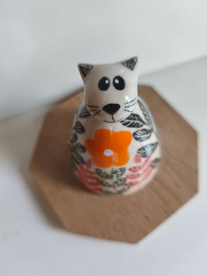 Image of  Chat clochette fleur orange 