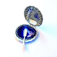 Image 1 of Beurrier coquille Saint-Jacques vintage coquillage métal inox et verre bleu 1970s 