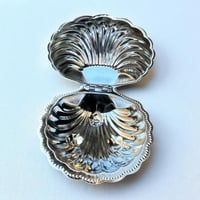 Image 9 of Beurrier coquille Saint-Jacques vintage coquillage métal inox et verre bleu 1970s 