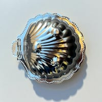 Image 11 of Beurrier coquille Saint-Jacques vintage coquillage métal inox et verre bleu 1970s 