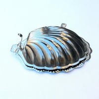 Image 10 of Beurrier coquille Saint-Jacques vintage coquillage métal inox et verre bleu 1970s 