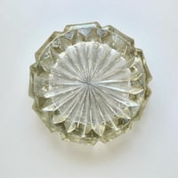 Image 8 of Vase Art Déco vintage en verre moulé géométrique – Années 40