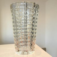 Image 2 of Vase Art Déco vintage en verre moulé géométrique – Années 40