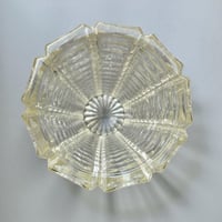 Image 7 of Vase Art Déco vintage en verre moulé géométrique – Années 40