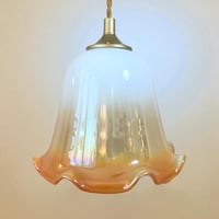 Image 2 of Suspension vintage en abat-jour corolle de verre opaline beige irisé fumé - années 60/70