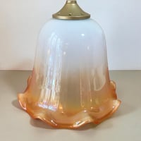 Image 3 of Suspension vintage en abat-jour corolle de verre opaline beige irisé fumé - années 60/70