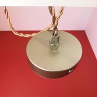 Image 9 of Suspension vintage en abat-jour corolle de verre opaline beige irisé fumé - années 60/70