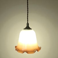 Image 5 of Suspension vintage en abat-jour corolle de verre opaline beige irisé fumé - années 60/70