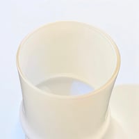 Image 4 of  Vase design Karl Friedrich Glas vintage en verre opalin blanc - Allemagne - Années 1960–70