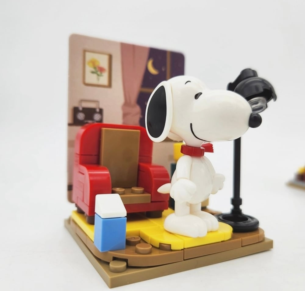 Image of Snoopy Build Blind Box 🖤