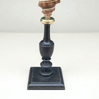 Image 9 of Coquillage escargot Pugilina sur socle en bois tourné fin XIXe -  Cabinet de curiosités