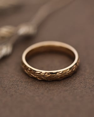 Image of 9ct gold 4mm ‘Olive leaf’ engraved court ring