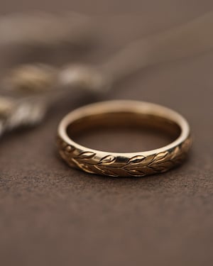 Image of 9ct gold 4mm ‘Olive leaf’ engraved court ring