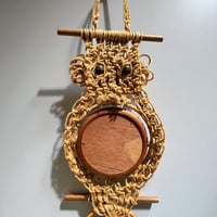 Image 9 of Miroir hibou porte-serviette 60/70 macramé corde & bois  vintage bohème chic