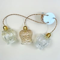 Image 9 of Suspension vintage cascade 3 globes en verre moulé – Années 1960-70 