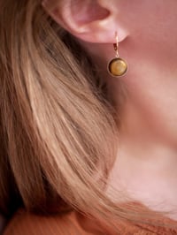 Image 2 of Boucles d'Oreilles Pendantes ZASKIA - Oeil de Tigre