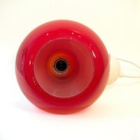 Image 8 of Suspension Space Age vintage en verre opaline rouge - Années 1960 / 1970