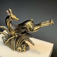 Image 4 of Deux serre-livres Art Déco Gazelles en marbre et métal bronze 1930s