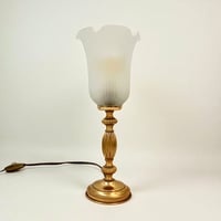 Image 1 of Lampe vintage en laiton doré et opaline tulipe plissée corole vintage 