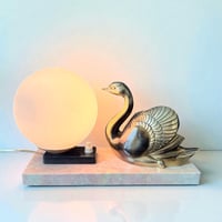 Image 1 of Ancienne lampe veilleuse Art Déco en marbre rose avec cygne en métal signée BRUNO - 1930