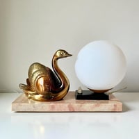 Image 2 of Ancienne lampe veilleuse Art Déco en marbre rose avec cygne en métal signée BRUNO - 1930